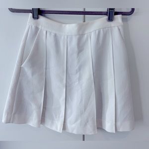 Vince White Pleated Mini Skirt - Like New! Size 0
